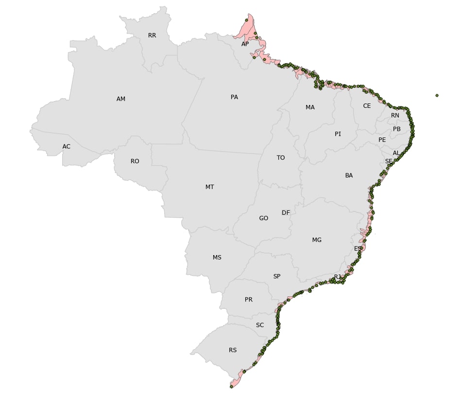 Mapa do Brasil com destaque para os municípios defrontantes com o mar